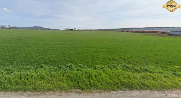 Reality PREDAJ- Priemyselný pozemok 133.667 m2- 7 km od Jaguar-Landrover