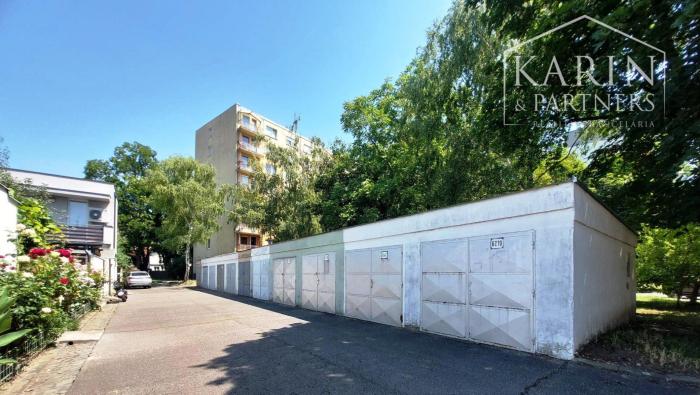 Reality Samostatná GARÁŽ 19 m2 v Petržalke, ul. Očovská