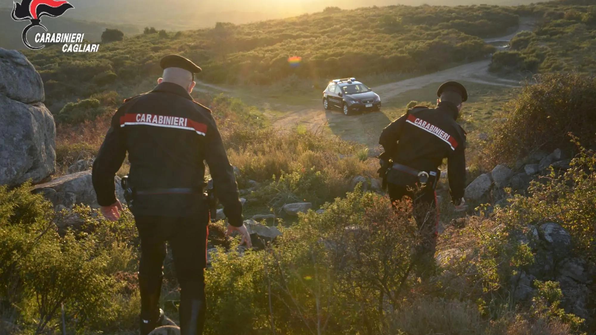 Sequestrata un’arma clandestina. L’episodio all’alba in località Villascema, dove i turisti si erano fermati per trascor...