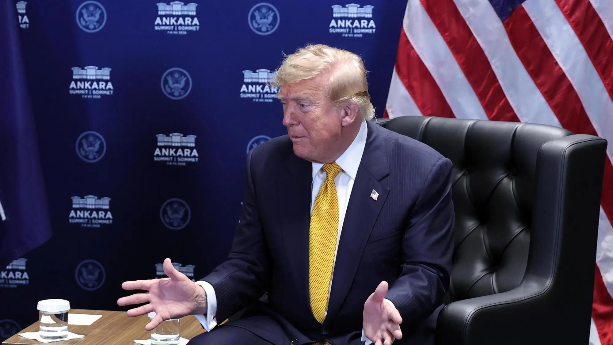 Trump contro tutti, parole buone solo per il “nemico” cinese: «Ci trattano in maniera positiva, sono primo su TikTok con...