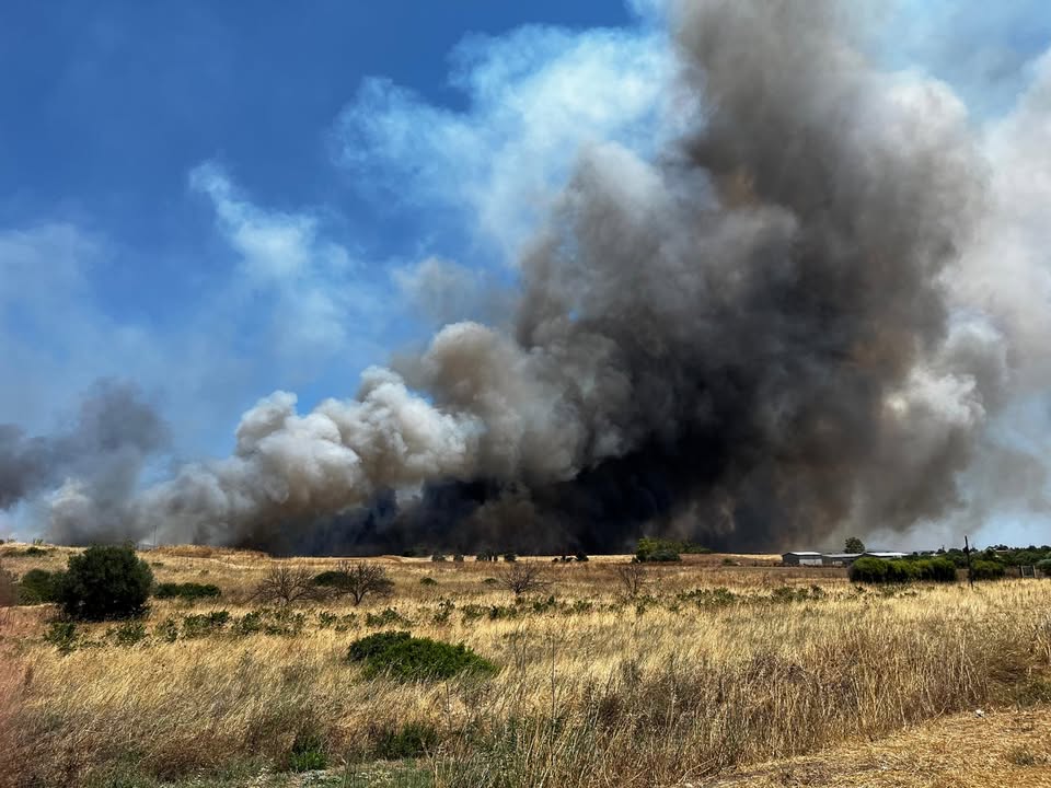 ++ Grosso incendio tra la 554, il Policlinico e la 387: chiusa la statale del Parteolla ++...