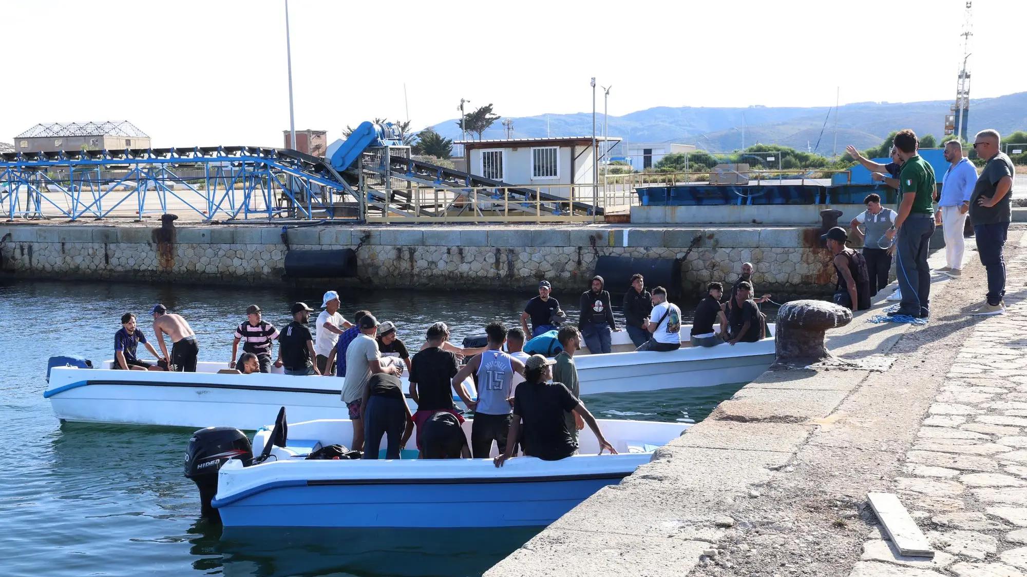 Sono 166 i migranti arrivati nelle coste del Sud Sardegna negli ultimi due giorni, tra il pomeriggio del 31 agosto e la ...