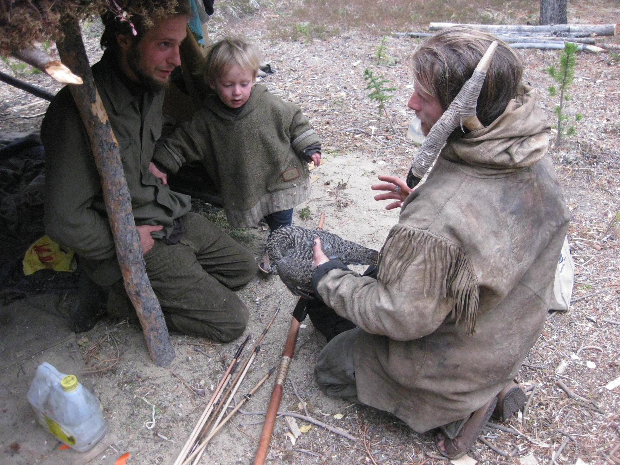 Kim Pasche (à droite) lors d’un séjour de deux mois au Canada en 2012. Dans le groupe, un enfant d’à peine trois ans.