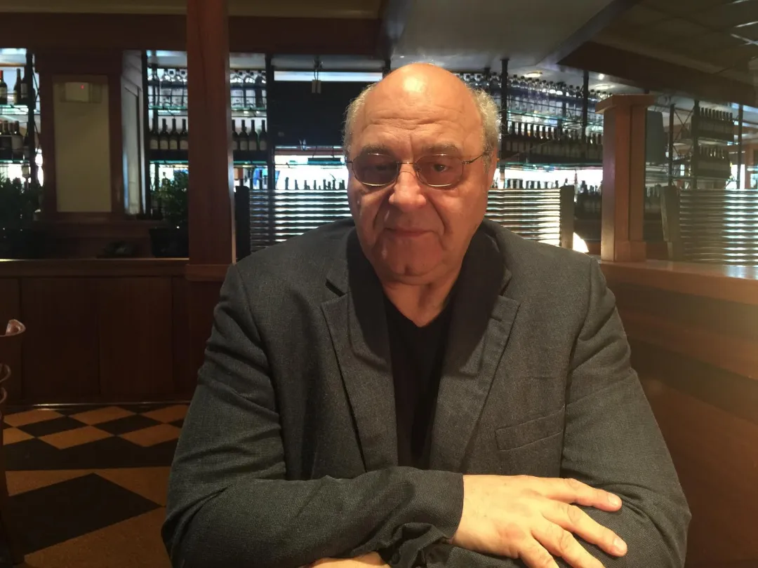 dan moldea 