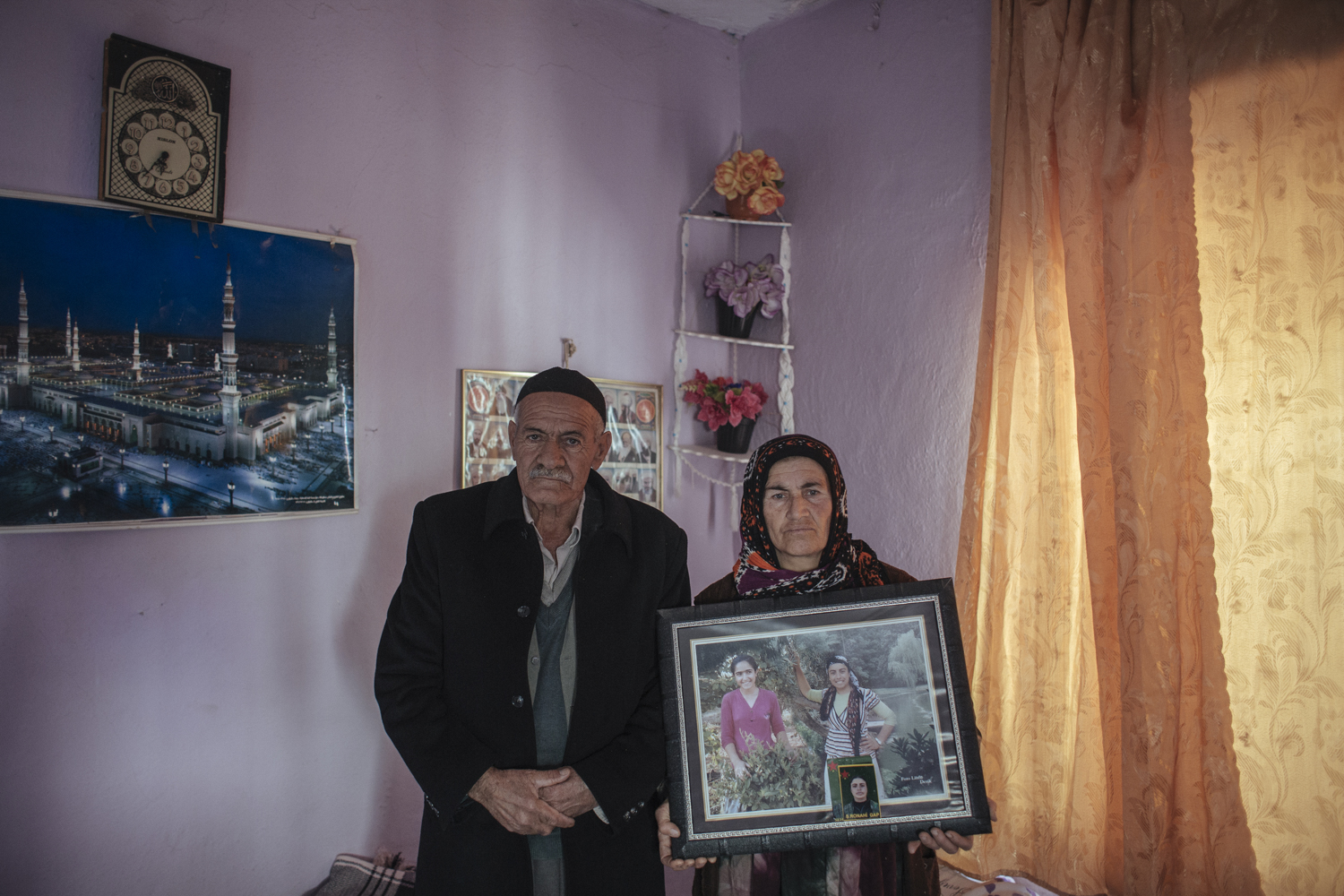 Les parents de Gulsah Durgut, Haci Adbu (le père) et Gulsun Durgut (la mère), ont perdu tout espoir de récupérer le corps de leur fille de 20 ans enterrée en Syrie. Derik, Turquie, le 12 décembre 2015.