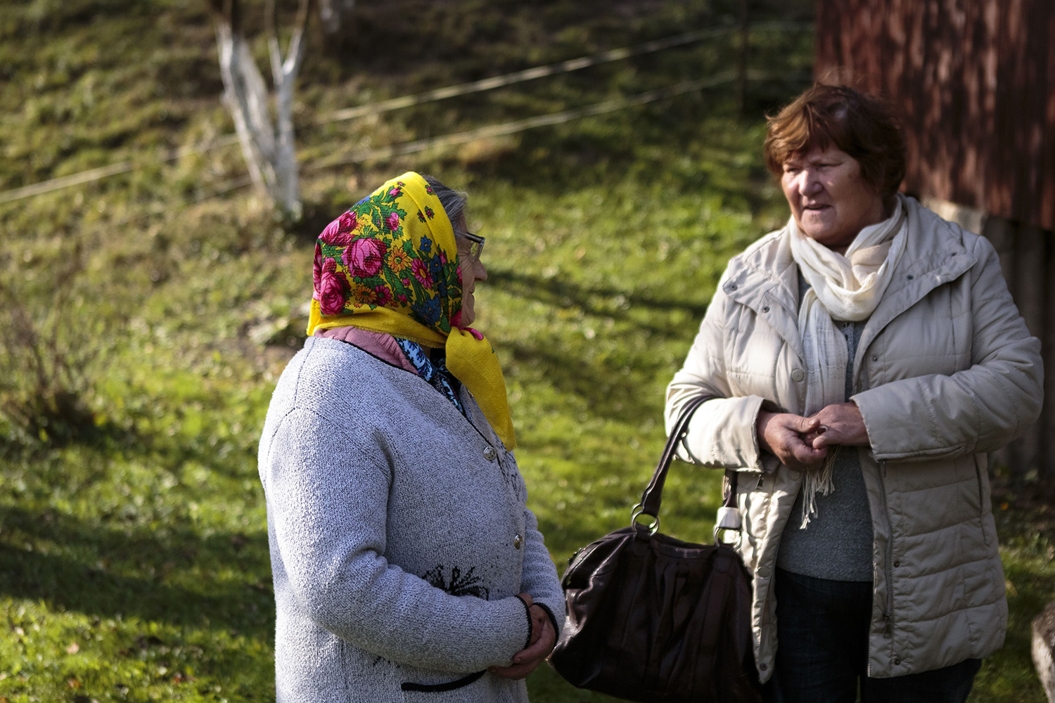 Waltraud Minnt, coiffée de son fichu jaune, et Ella Karin Matimaitiene.
