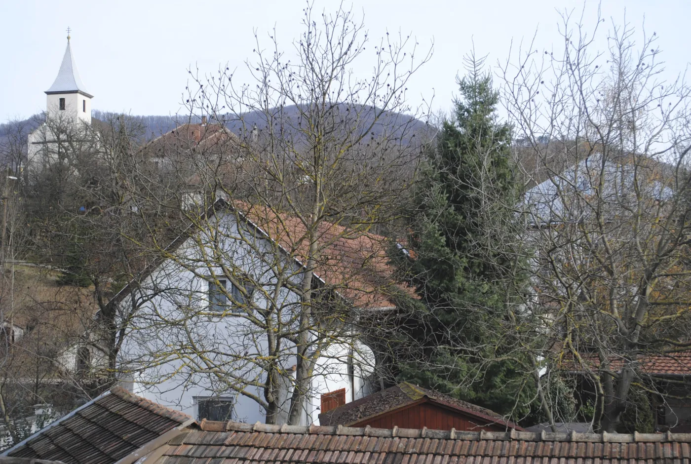 Komlóska, paradis fiscal hongrois