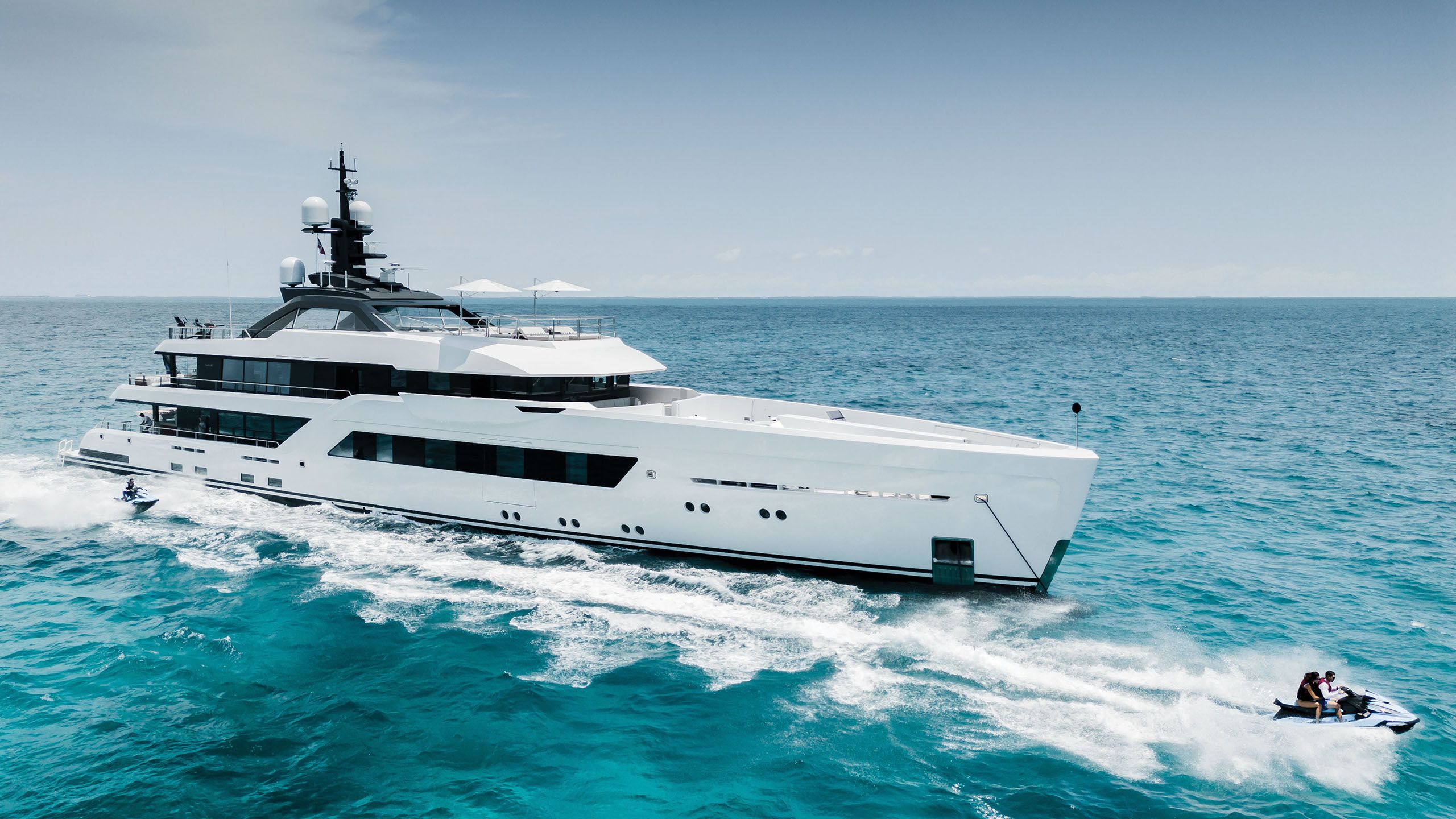 Side exterior view of Entourage on the sea