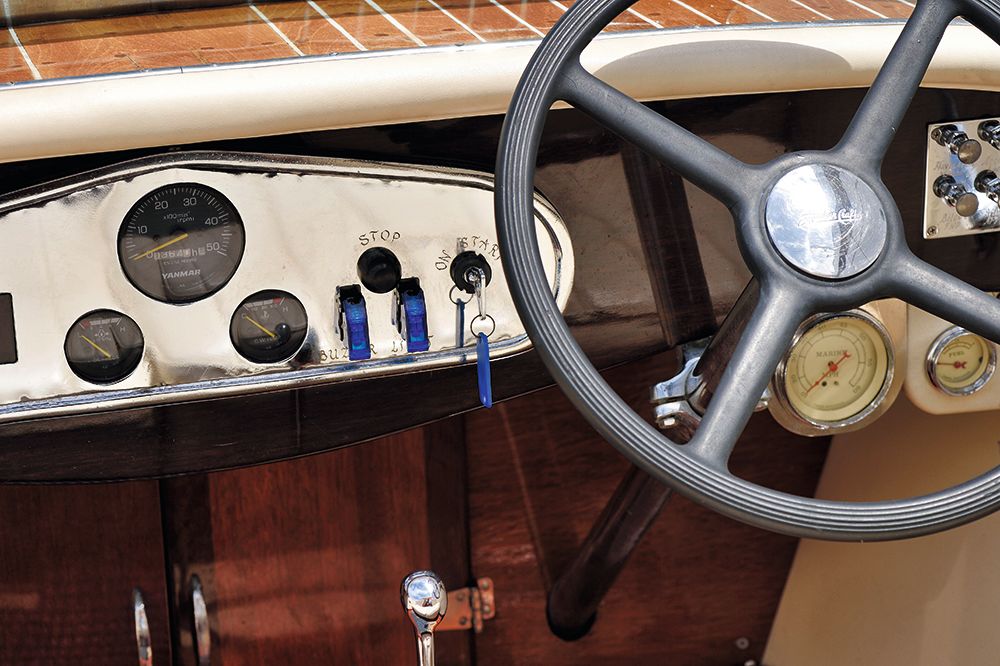 Steering wheel of the Hacker Craft