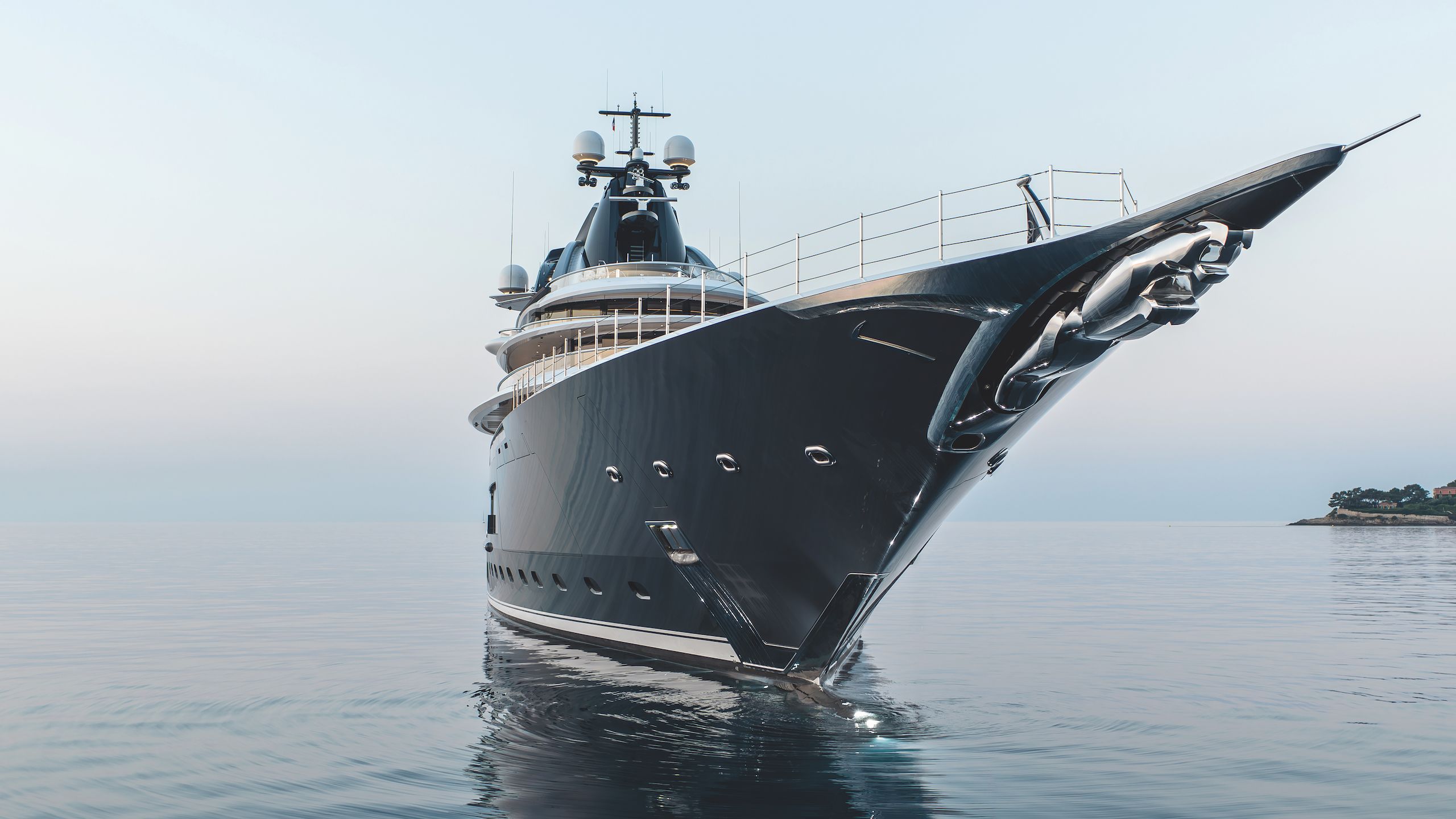 Front view of Lürssen Kismet