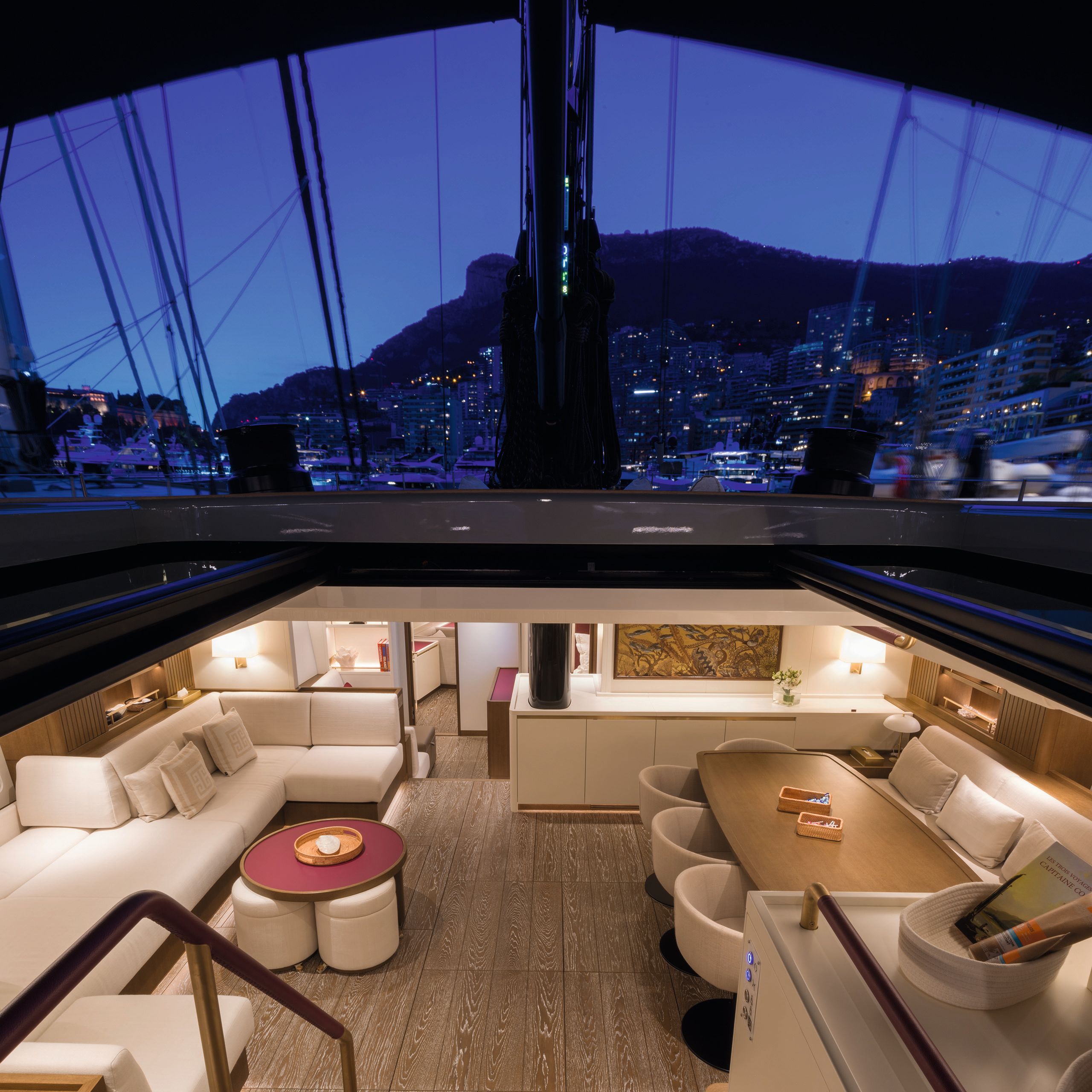 Fancy mast and interior