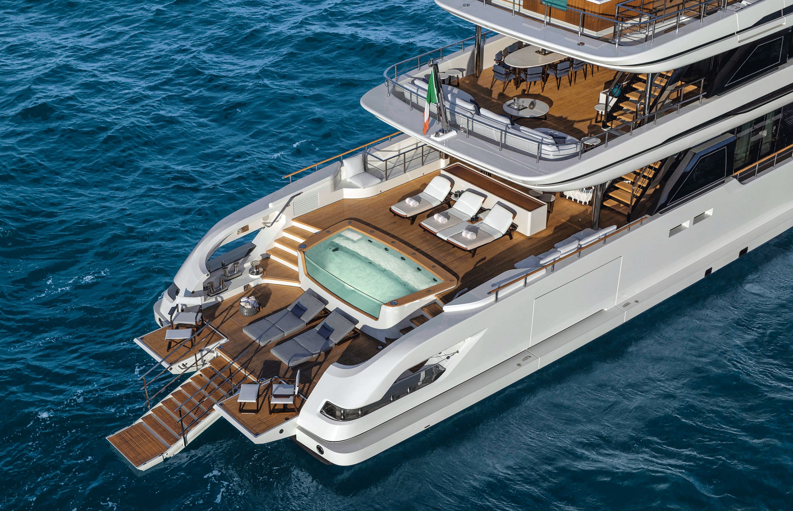 Custom Line exterior