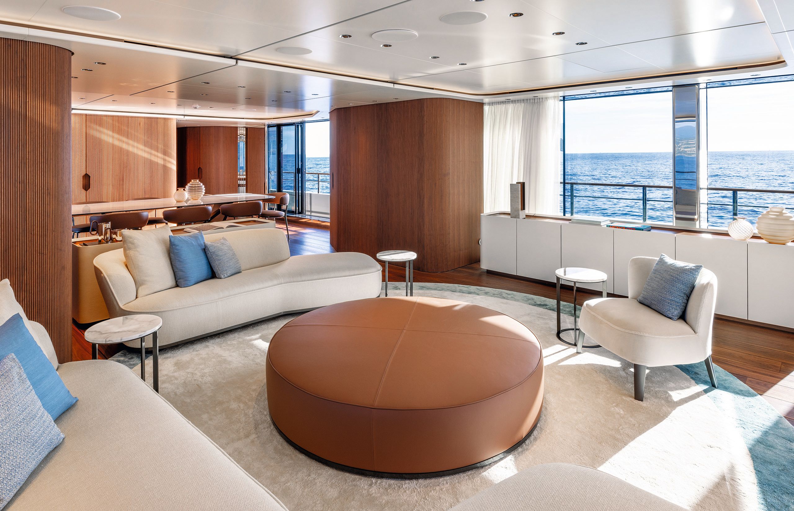 Custom Line interior