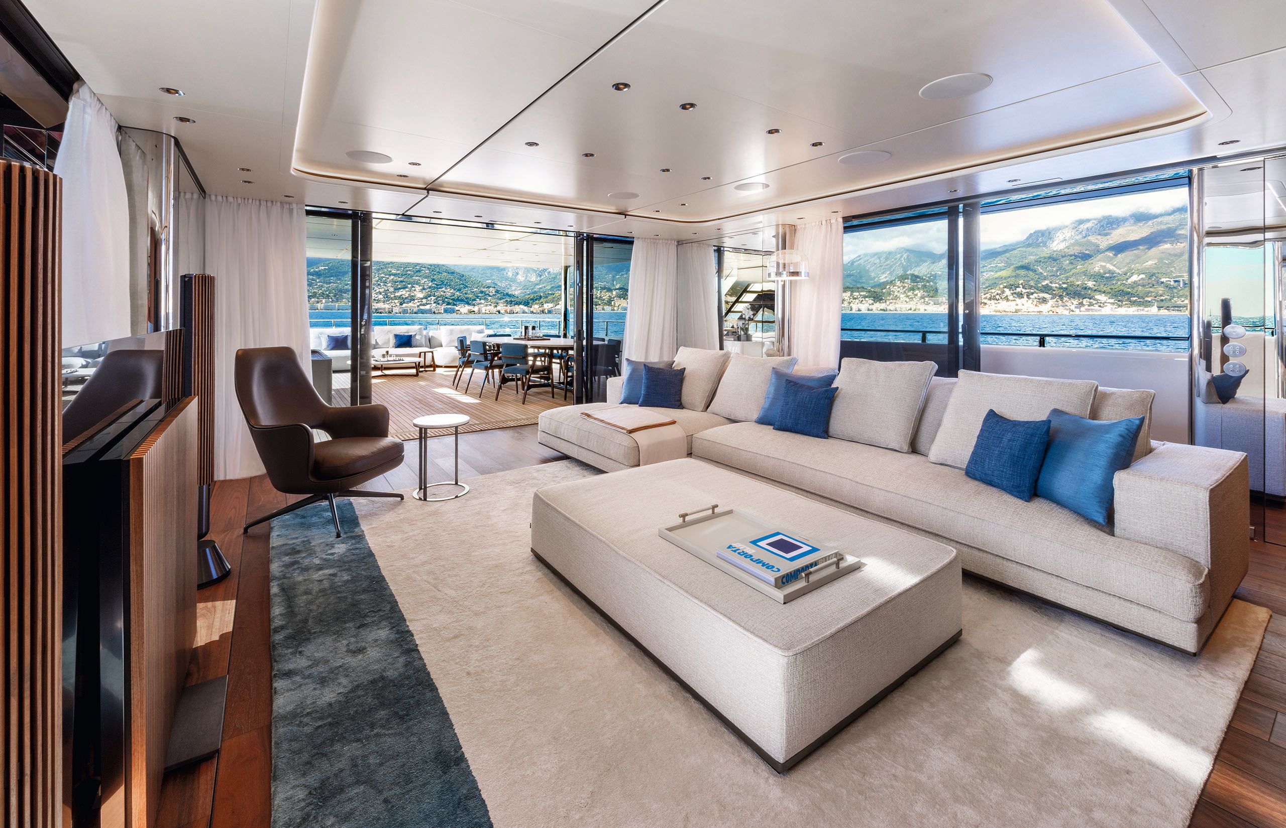 Custom Line interior
