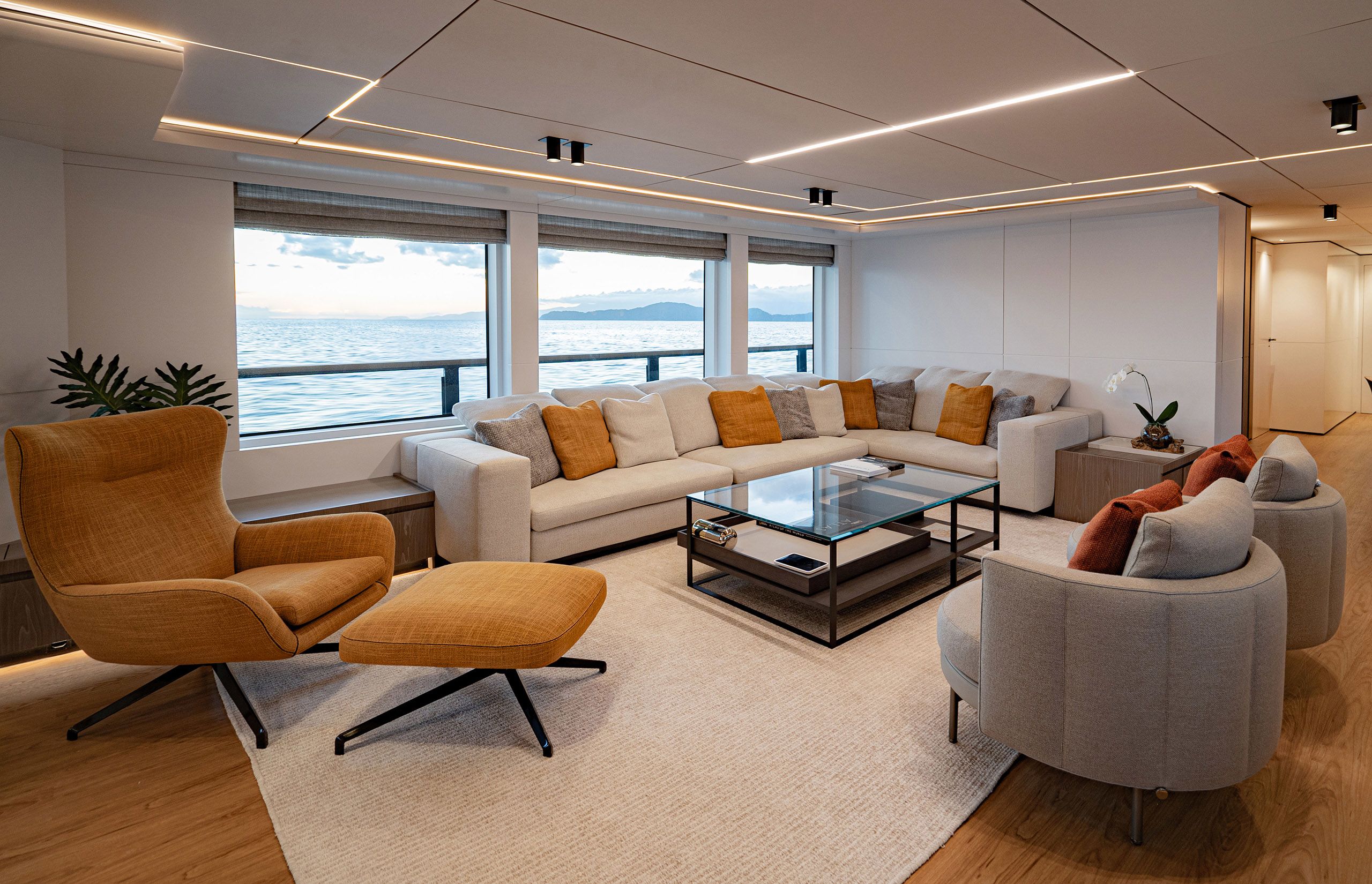 Queen Tati interior