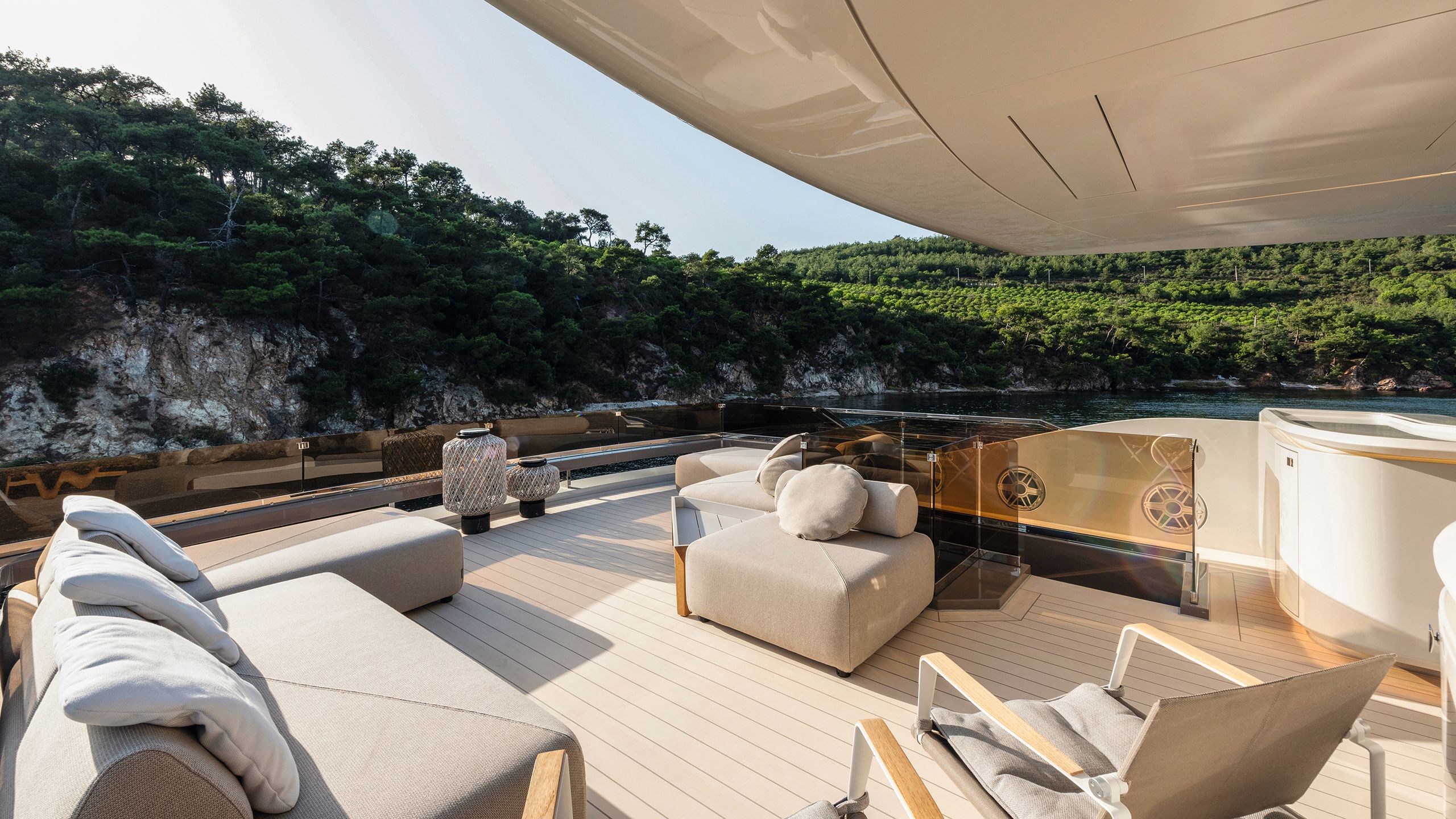 The flybridge from a different angle