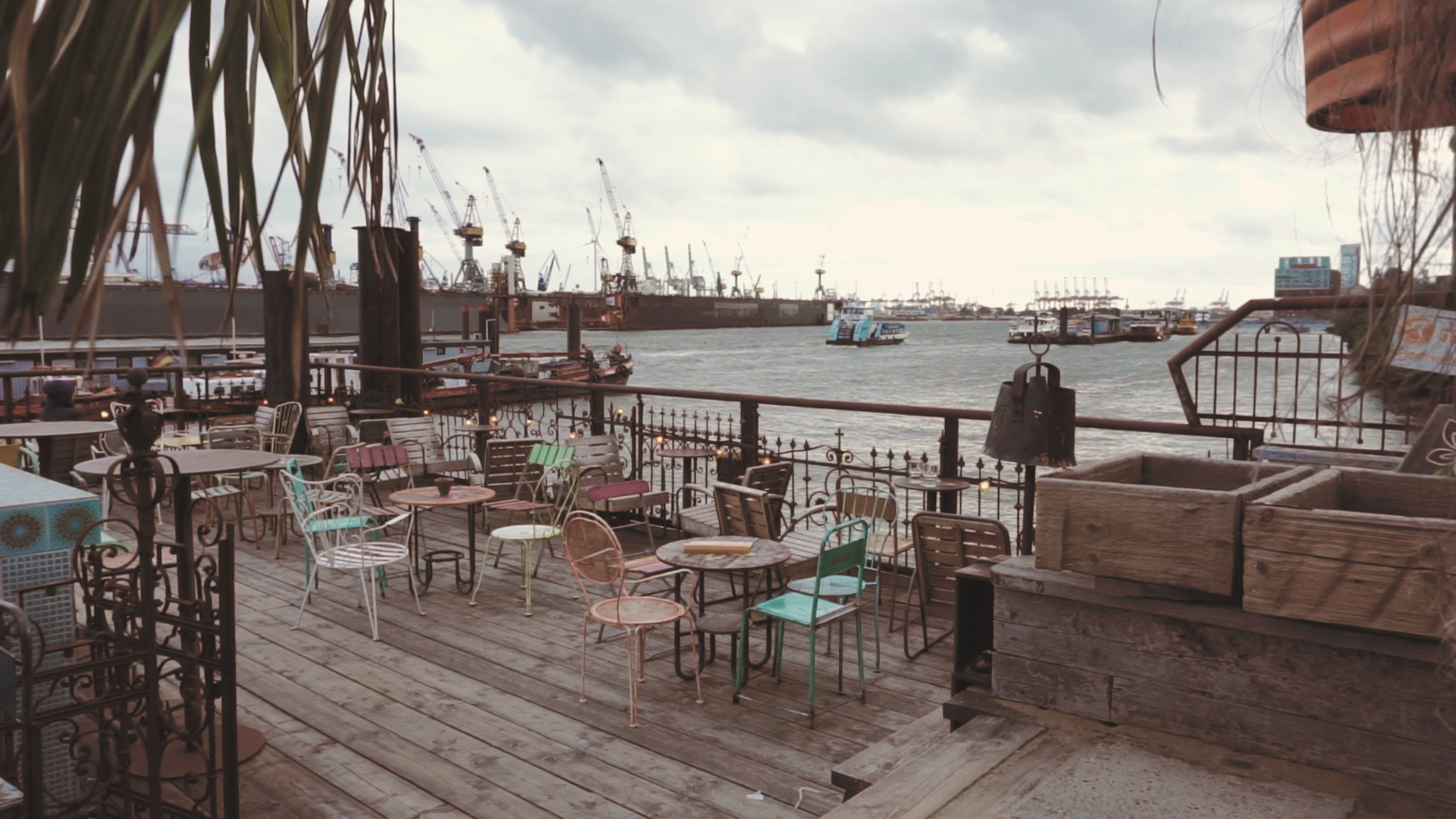 A cafe with a view over a river in Hamburg