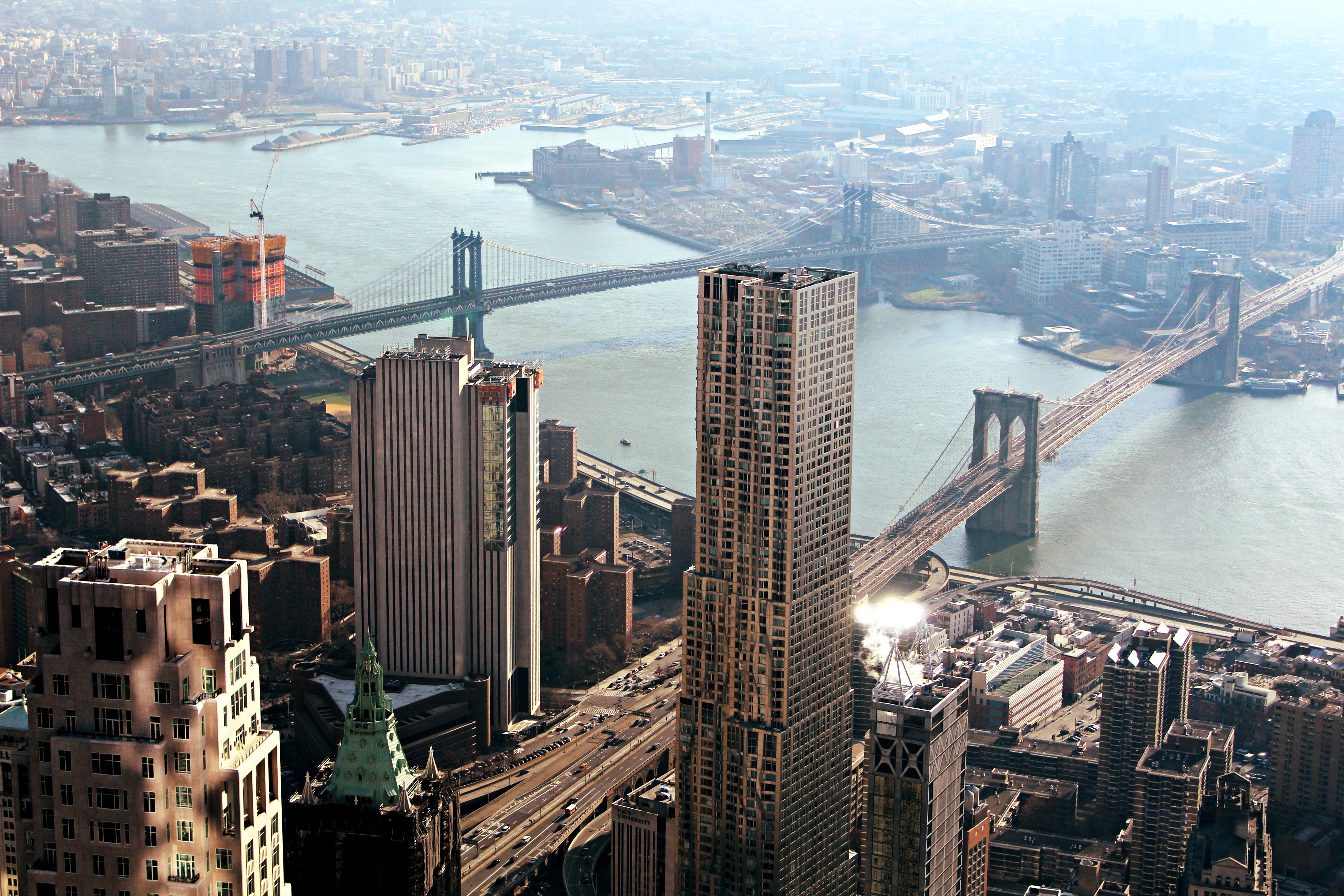 A bird's eye vie of two brisges in NYC