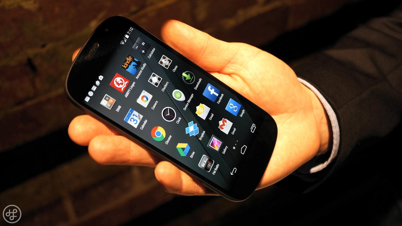 Yotaphone 2 - 02