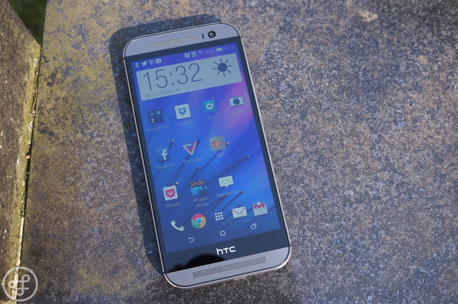 HTC One M8 Closer