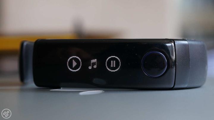 Lifeband 03