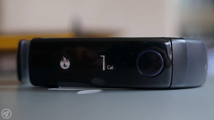 Lifeband 04