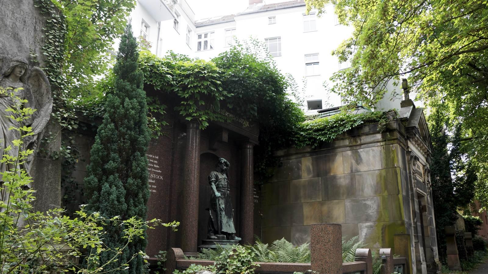 Leben auf dem Friedhof 04