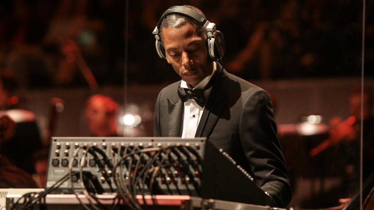 Jeff Mills lead