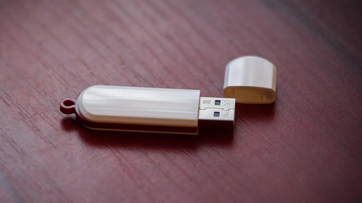 LL-14022016-Nordkorea-USB