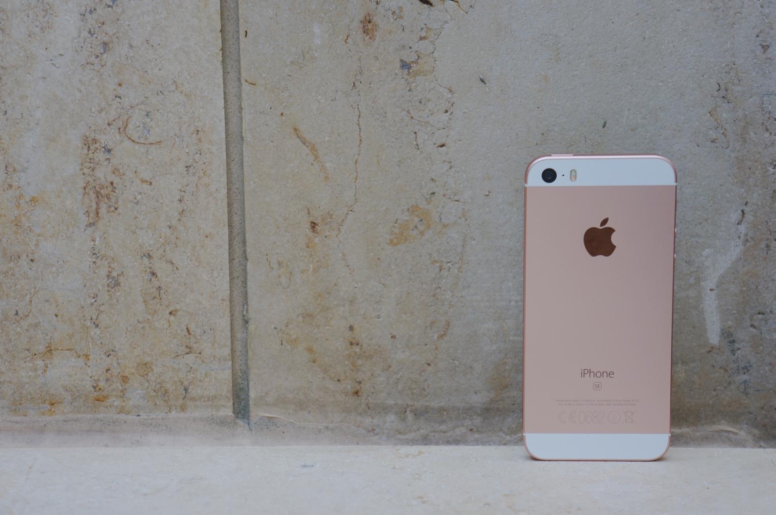 iPhone SE Review lead full
