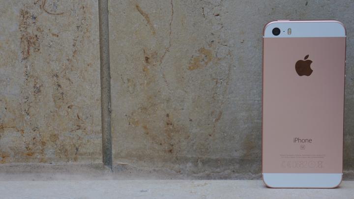 iPhone SE Review - lead