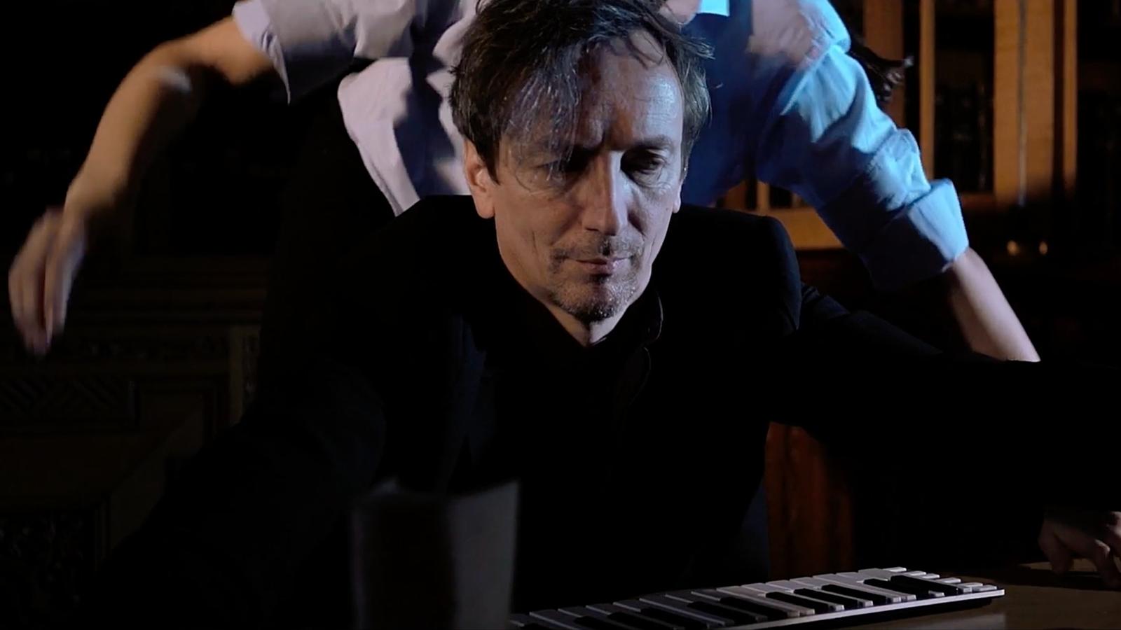 Hauschka - Familiar Things Disappear - Hero