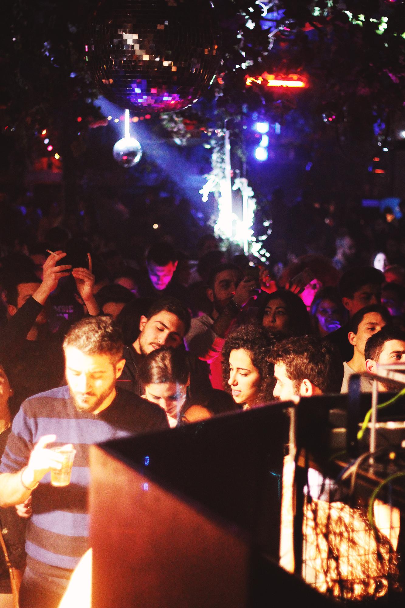 Beirut Grand Factory Crowd bunt