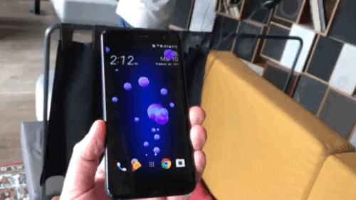 HTC U11 - GIF - EDGE SENSE
