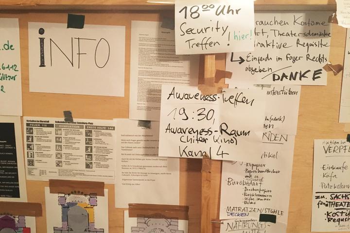 Volksbuehne 20170926 Pinnwand