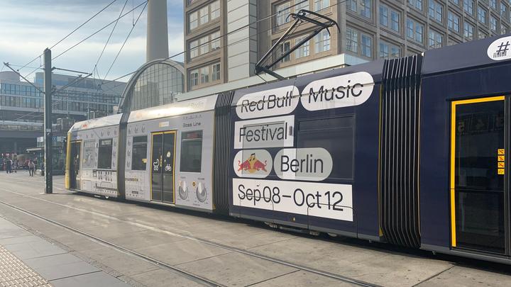 LL-Redbull-Tram