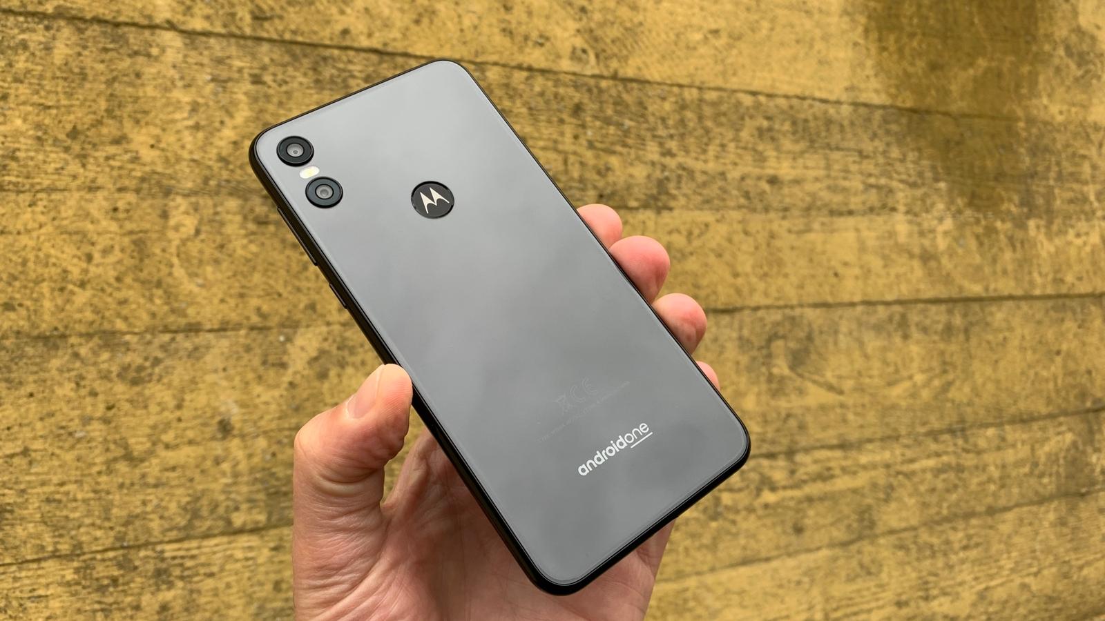 Motorola One 05