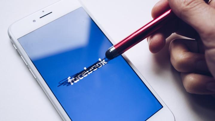 Facebook Smartphone LL091218