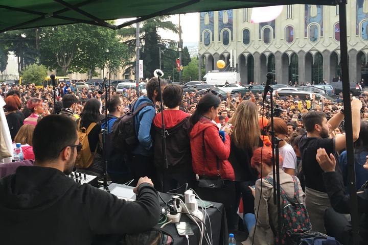 20180517-tiflis-crowd