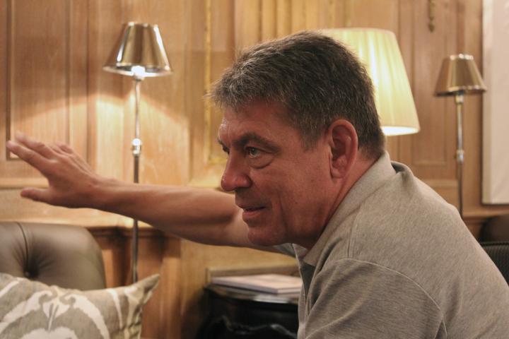 Byton Breitfeld quer
