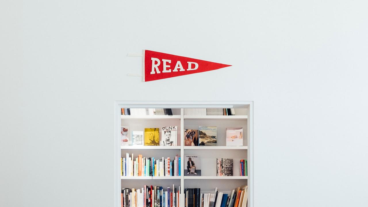 leseliste april bücherregal