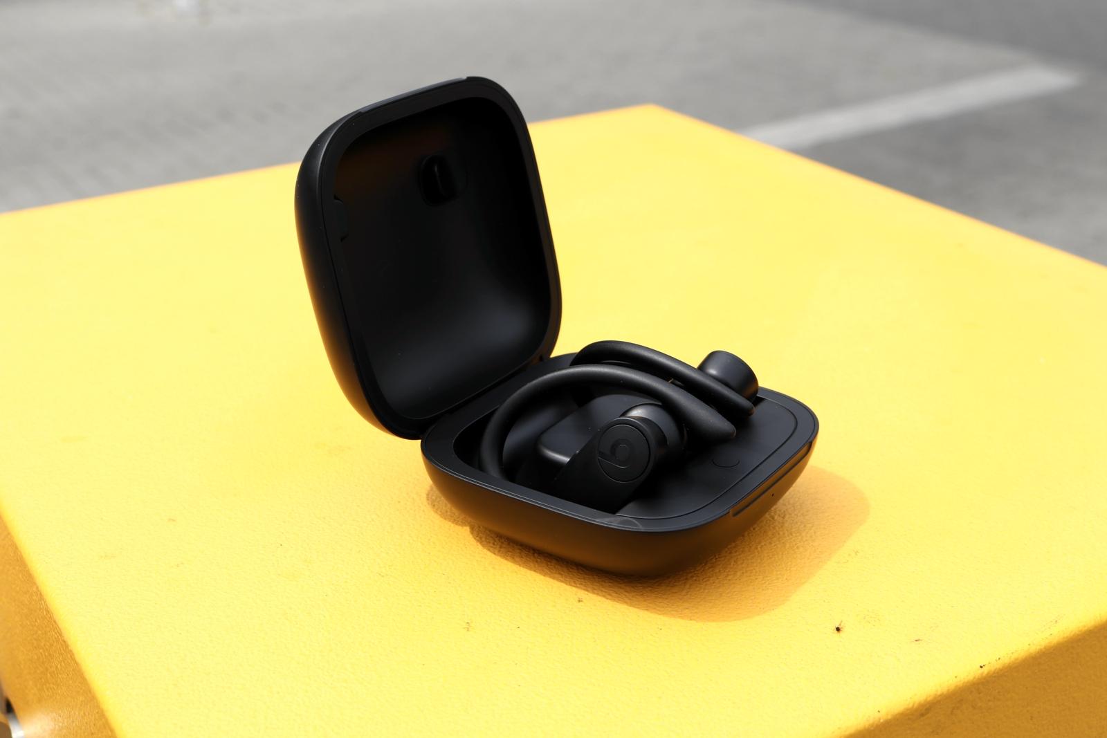 Powerbeats 02