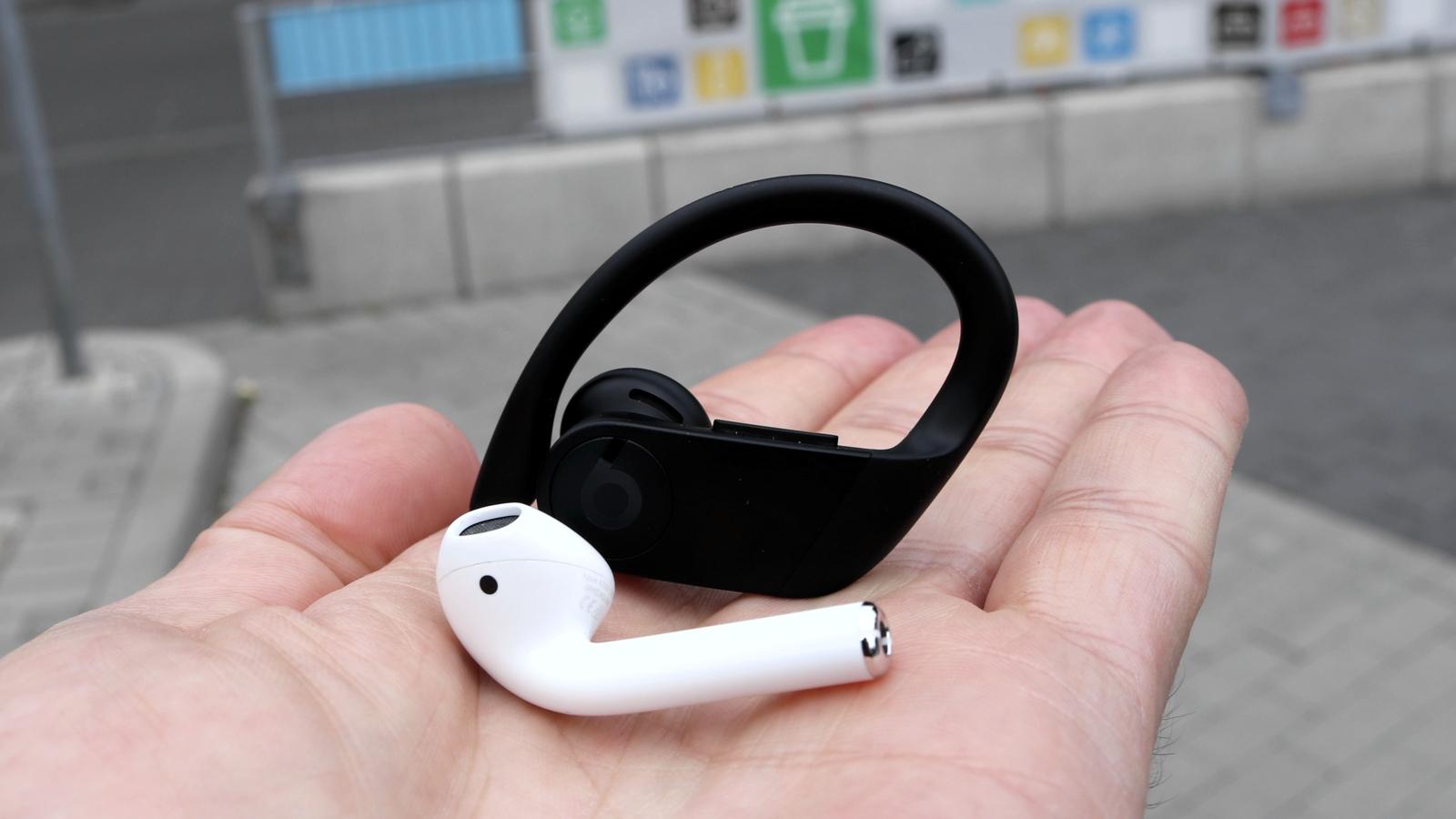 Powerbeats 03