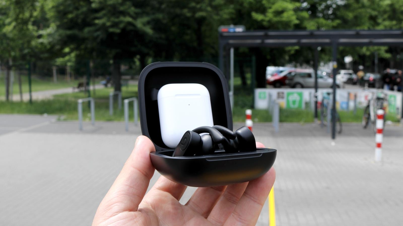 Powerbeats 04