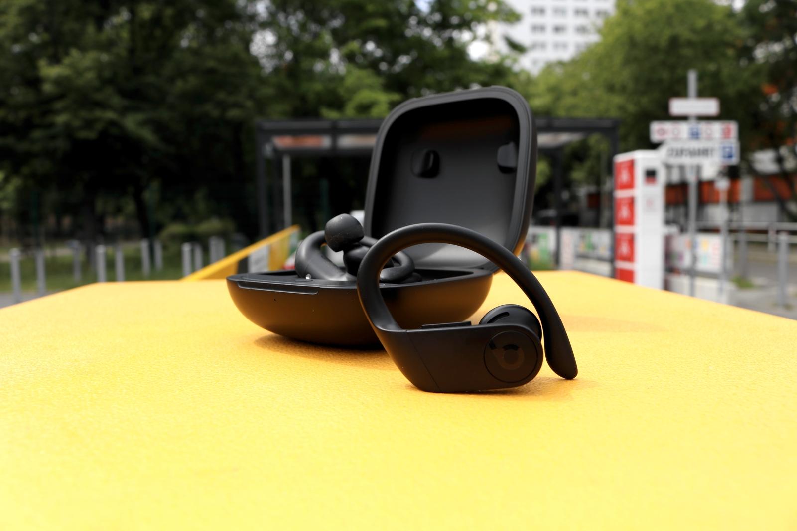 Powerbeats 05