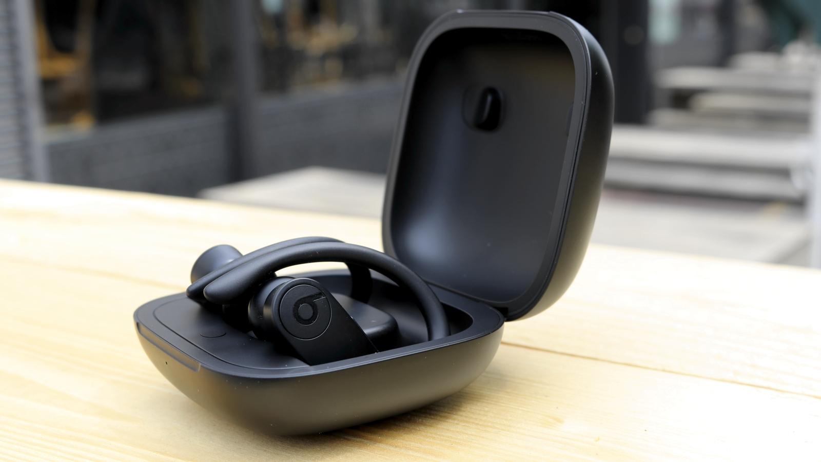 Powerbeats Pro lede
