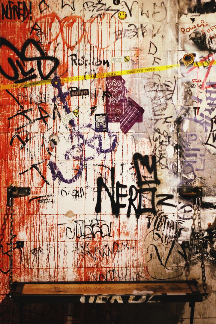 Zur Klappe Wand