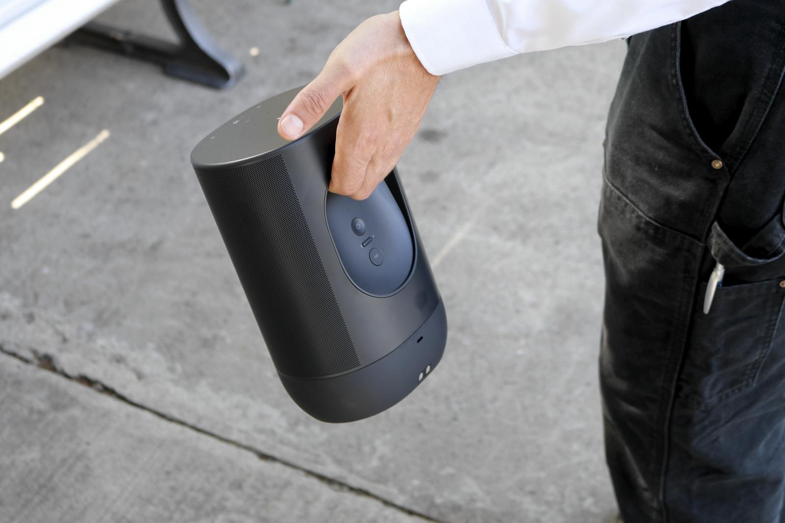 Sonos Move wird getragen