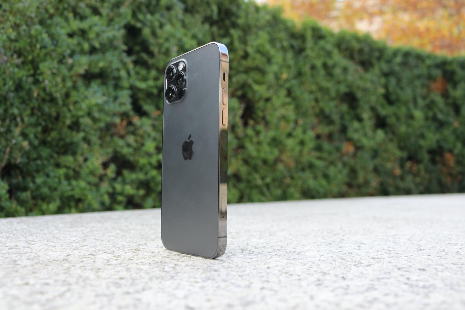 iPhone 12 Review 03