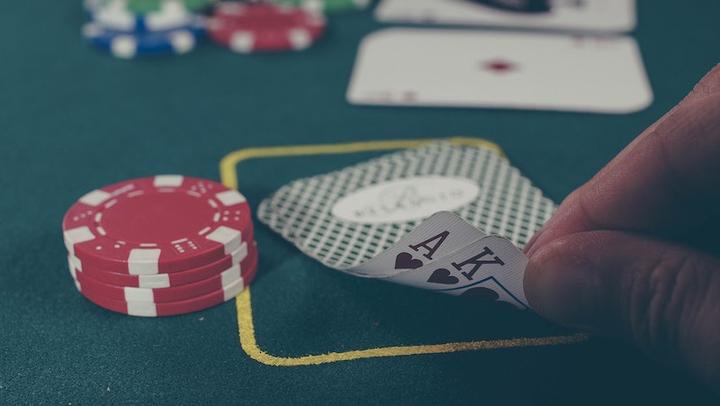 LL260720poker